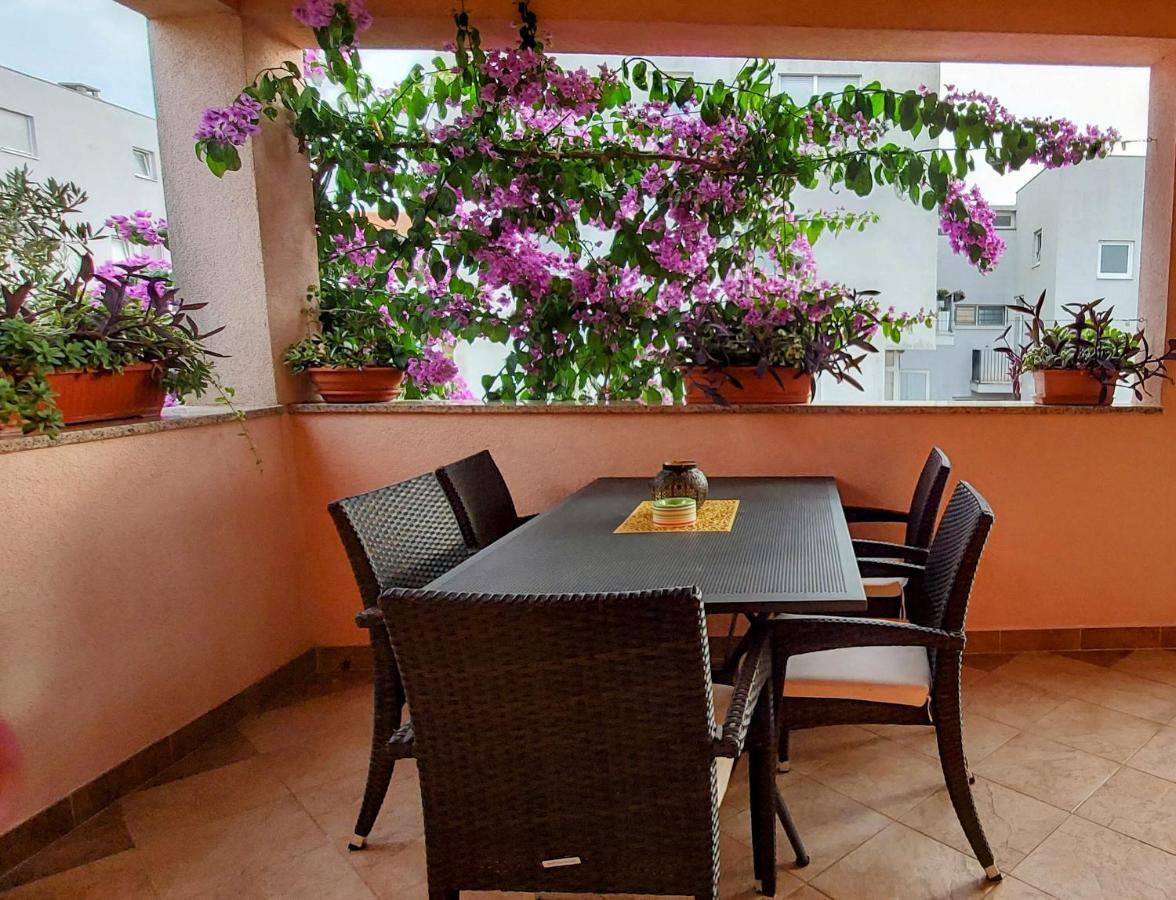 Apartments Tomic Biograd Na Moru Exterior foto