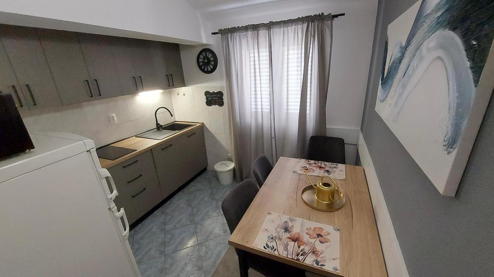 Apartments Tomic Biograd Na Moru Exterior foto